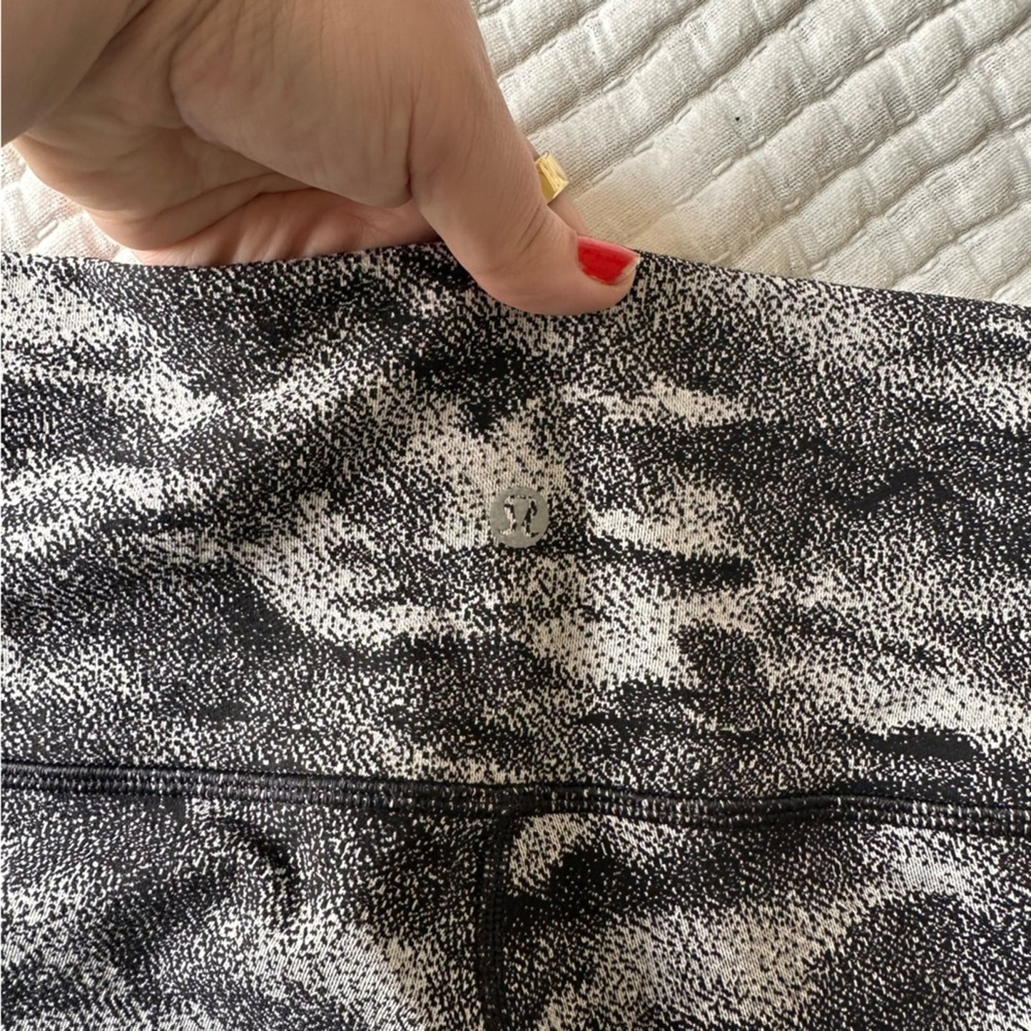 Lululemon (10) Wunder Under Hi-Rise Tight- Hazy Days Black/White Crop Legging