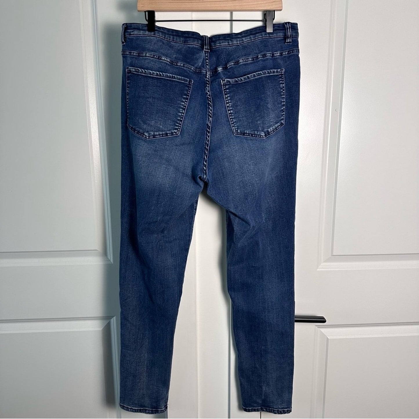 Universal Standard (16) Mid Rise Skinny Seine - Medium Wash ‘Distressed Blue’