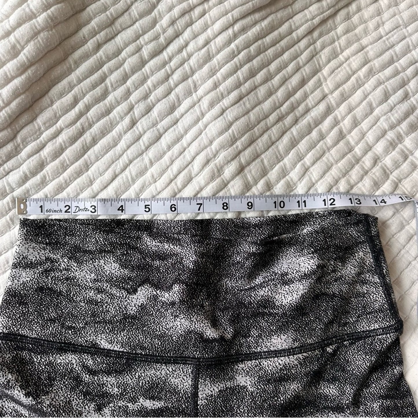 Lululemon (10) Wunder Under Hi-Rise Tight- Hazy Days Black/White Crop Legging