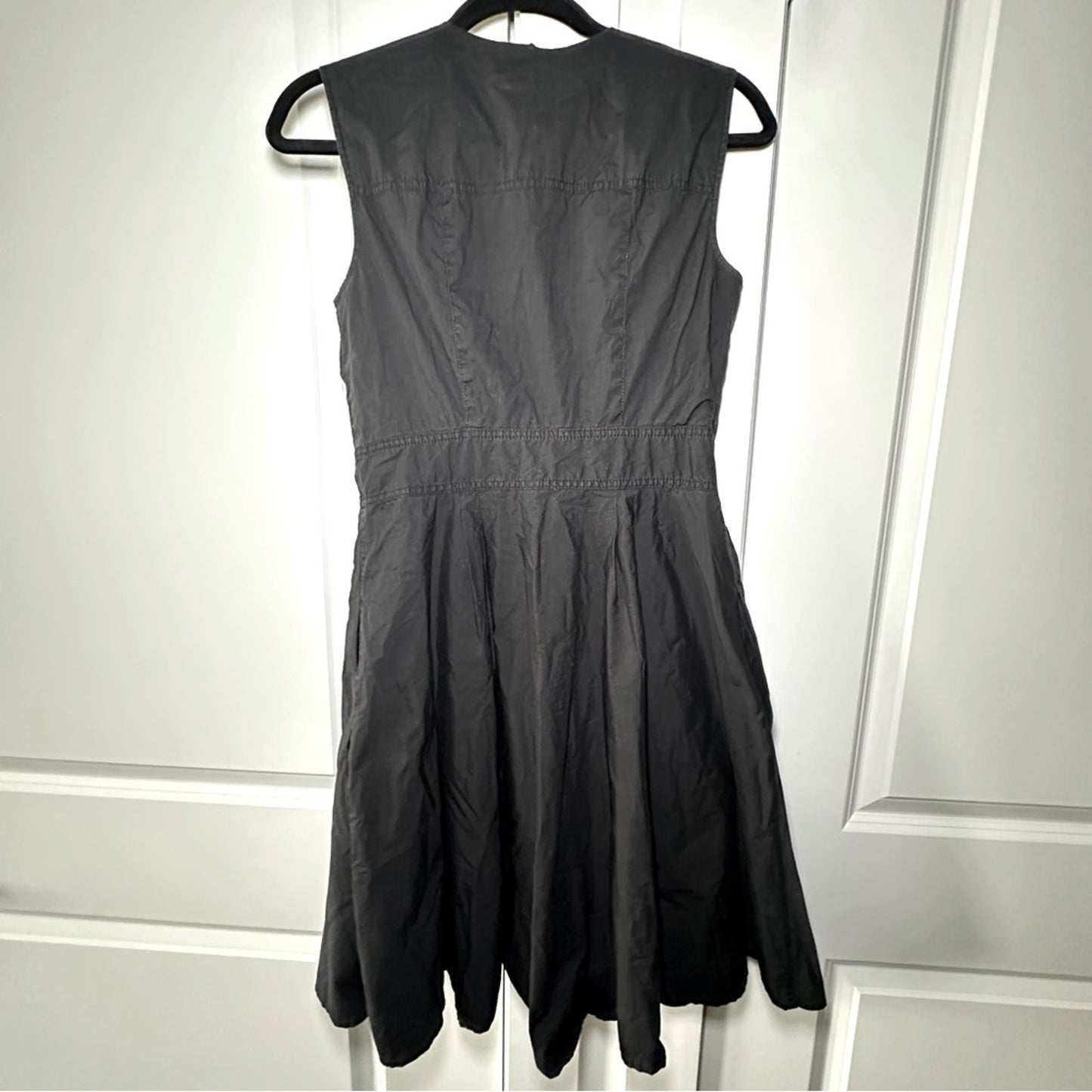 ✨ Club Monaco Black Pleated Sleeveless Dress – Size 8 – Perfect Condition ✨