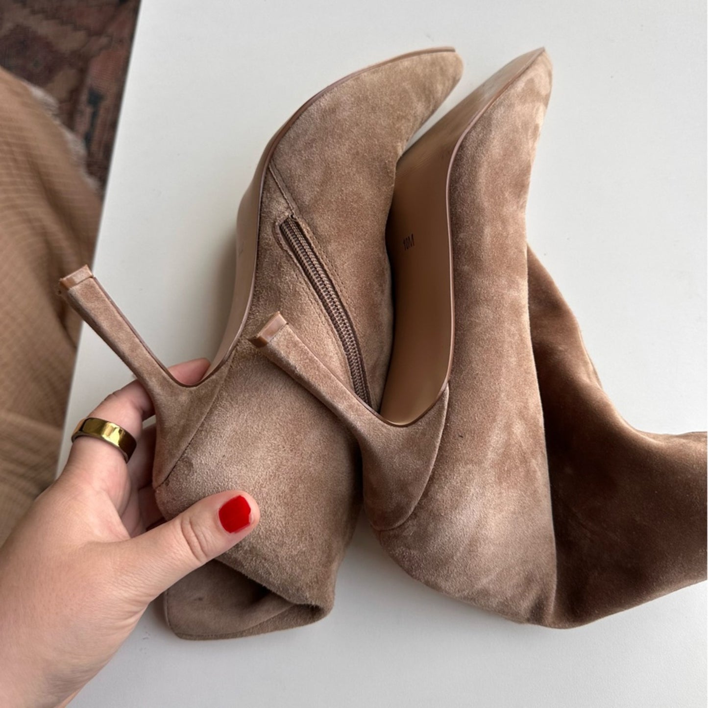 Steve Madden - 10 - “Alston” Bootie - Neutral Taupe Suede Heeled Ankle Boot EUC