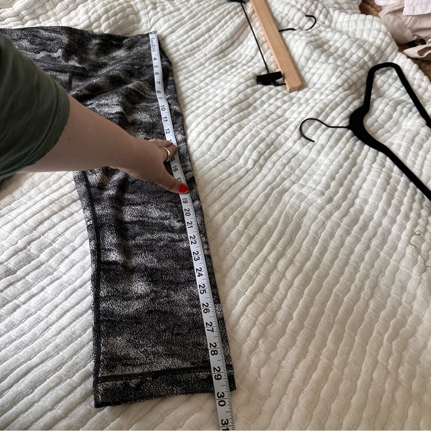 Lululemon (10) Wunder Under Hi-Rise Tight- Hazy Days Black/White Crop Legging