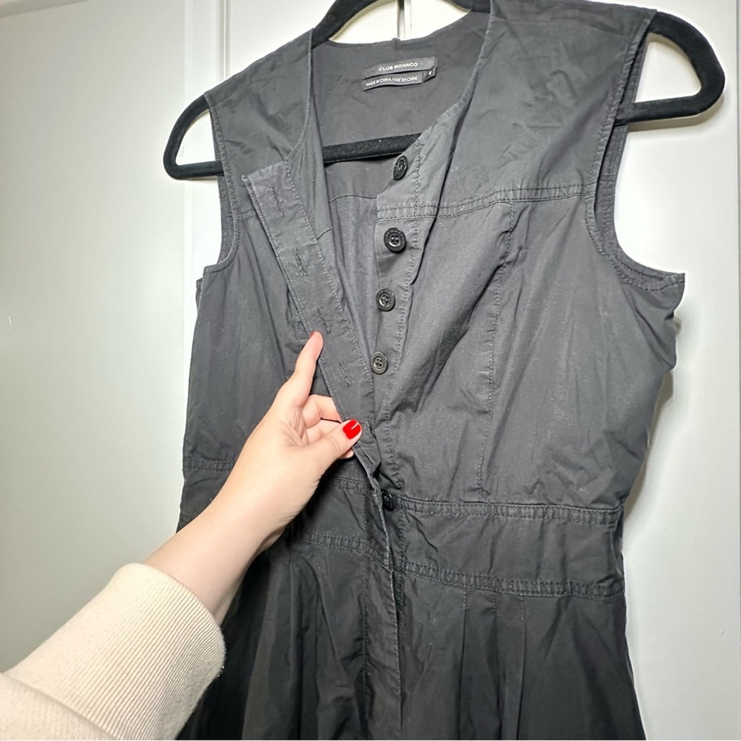 ✨ Club Monaco Black Pleated Sleeveless Dress – Size 8 – Perfect Condition ✨